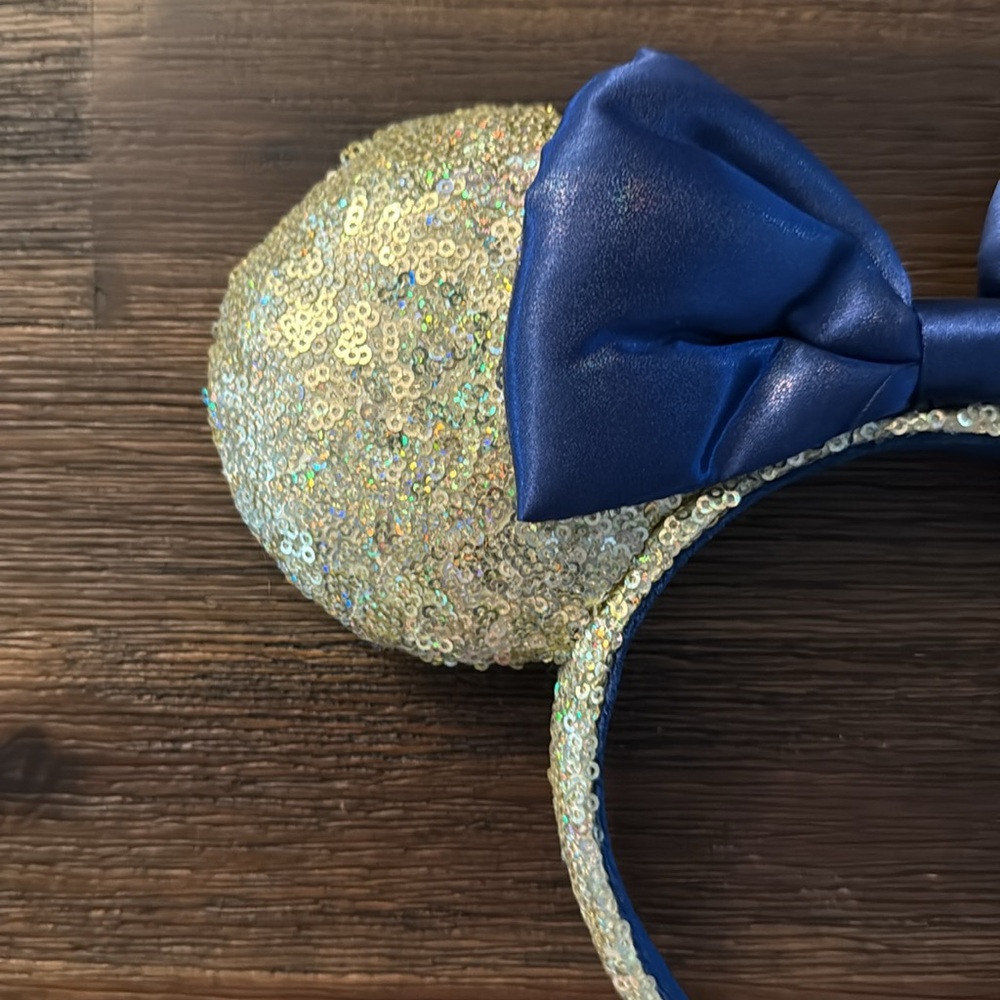 Walt Disney World 50th Anniversary Gold Sequin EARidescent Blue Bow Ear Headband - Picture 2 of 9